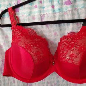 **BRAND NEW NEVER WORN** BRA